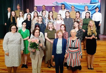 Представители старшего поколения посетили студенческий спектакль в ПсковГУ